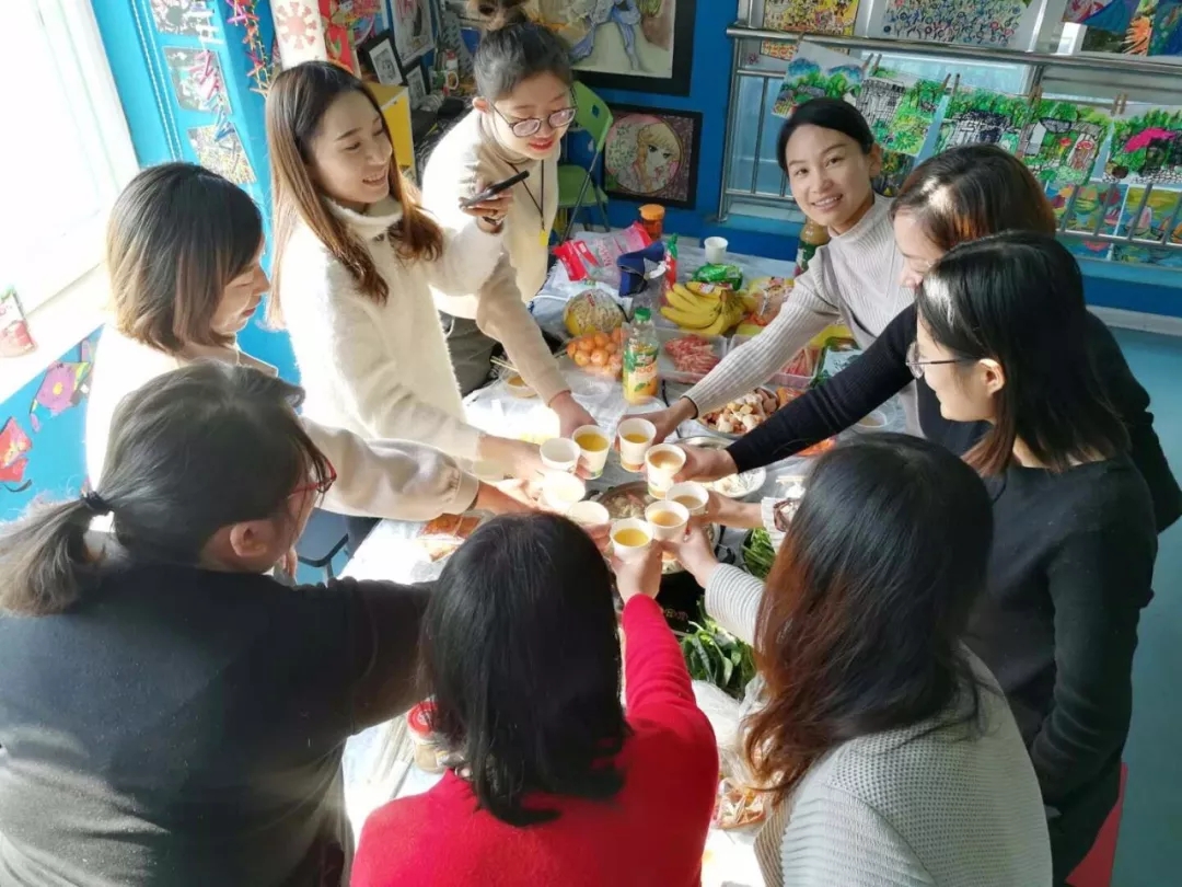 希望美术教育各校区快乐冬至包饺子活动