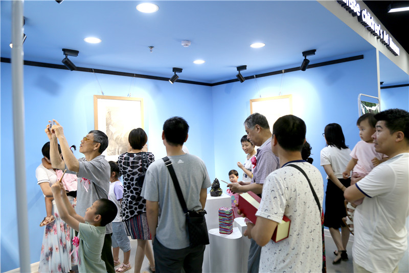 对于孩子的作品家长积极保留