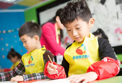 教育部鼓励学生暑期学习画画-书法等艺术兴趣班