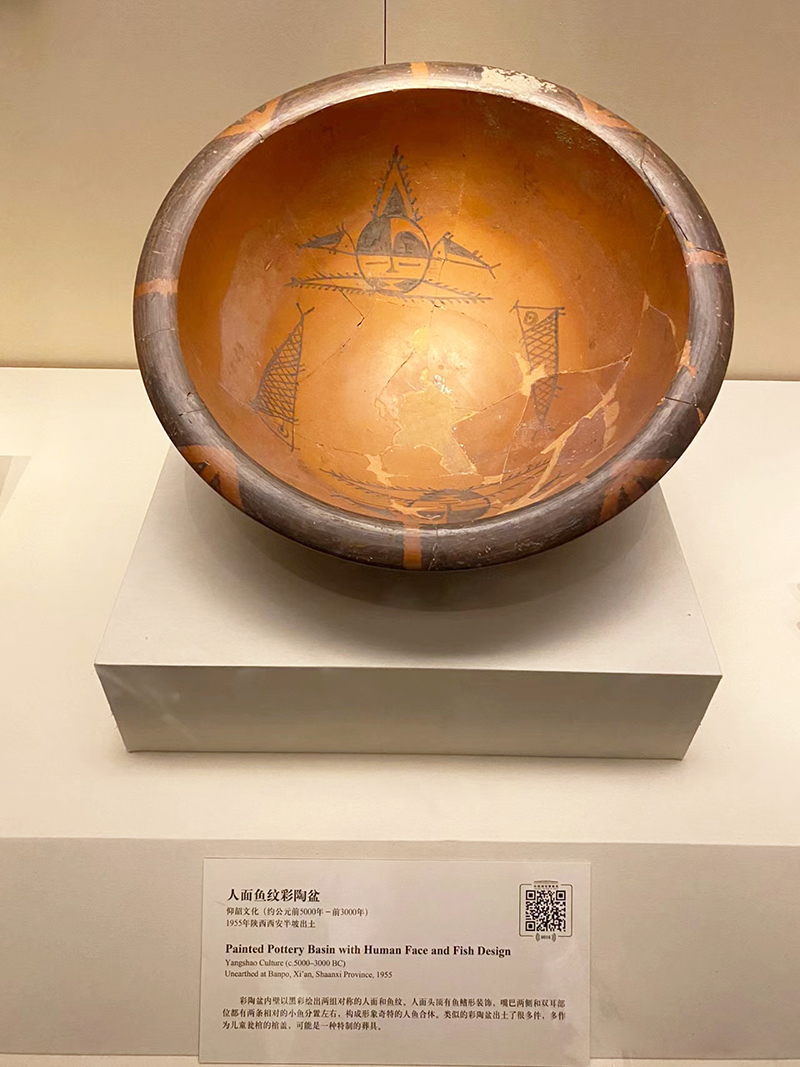 人面鱼纹彩陶盆.jpg