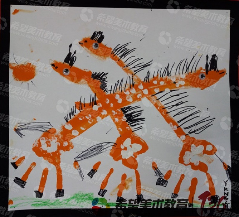 7-8岁小朋友美术作品名称：《散步的长颈族》 