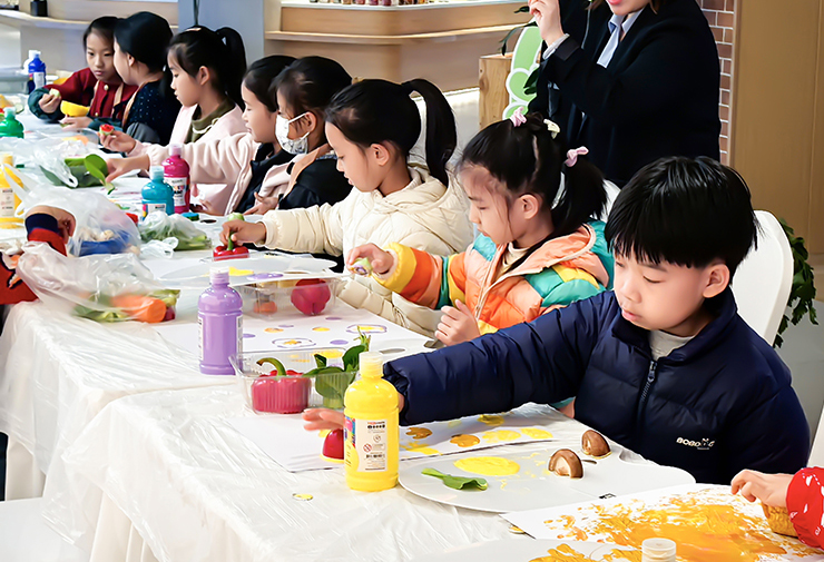 艺术奇遇记，希望美术教育多彩艺术活动与孩子们共赴美好之约